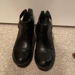 Black booties with cut out. Size 40